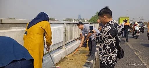 Dishub Karawang Luncurkan GEBRAK LALIN ASRI, Jalan dan Jembatan Kumuh Jadi Sasaran Pembersihan
