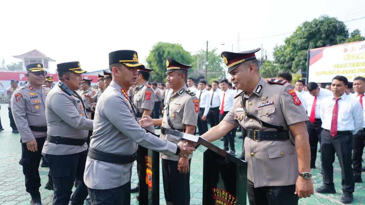 Polresta Karawang Gelar Sertijab Kapolsek Jajaran, Kombes Pol Mario Prahatinto Tegaskan Penguatan Pelayanan Publik