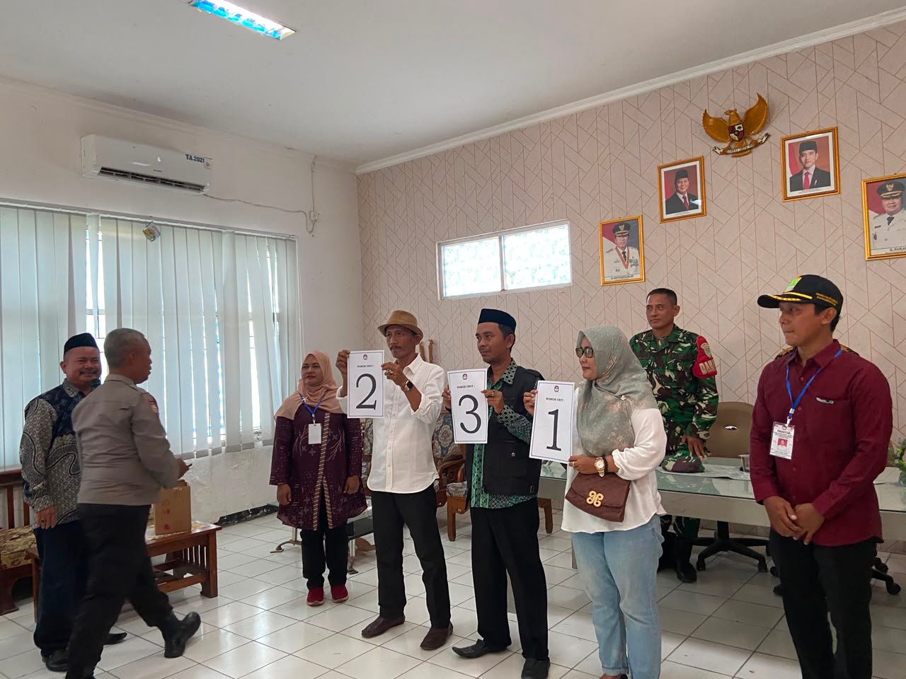 Raih Nomor Urut 1,Dini Novi Andriyani S.E.dalam Pengundian Calon Kepala Desa Sindangkarya
