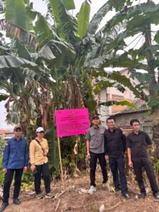 Kejaksaan Negeri (Kejari) Karawang menyita 12 bidang tanah, tiga unit mobil, serta mengamankan uang sebesar Rp829.550.000 atau Rp829,55 juta dalam penanganan perkara dugaan tindak pidana korupsi penyaluran Kredit Pemilikan Rumah (KPR) pada Bank Himbara Kantor Cabang Karawang di PT BAS untuk periode 2021 hingga 2024.